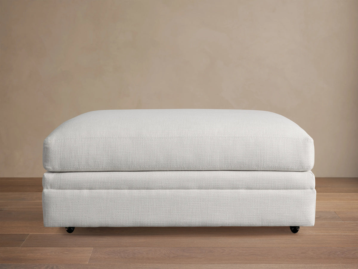 Pavo Ottoman