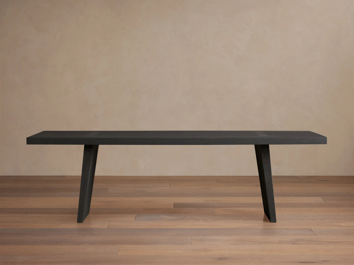 Panta Dining Table