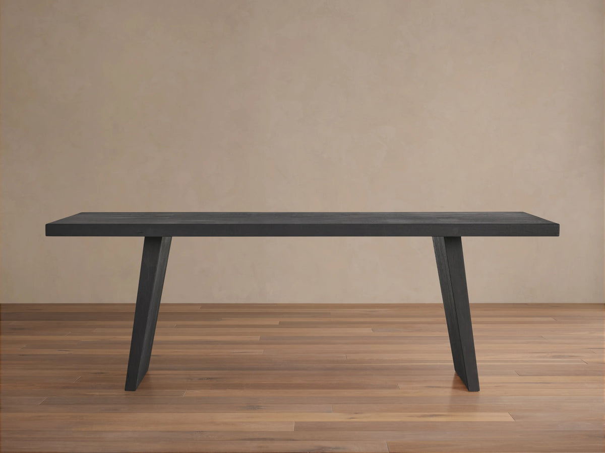 Panta Dining Table