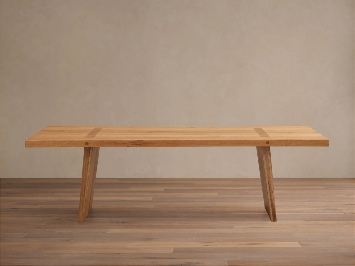 Panta Dining Table