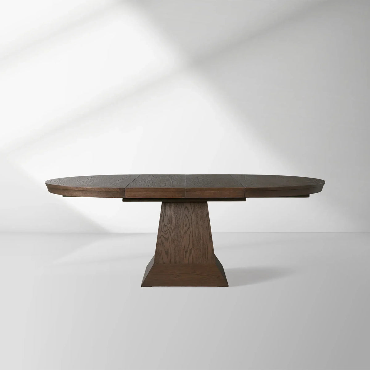 Leighton Round Extension Dining Table with Leaves