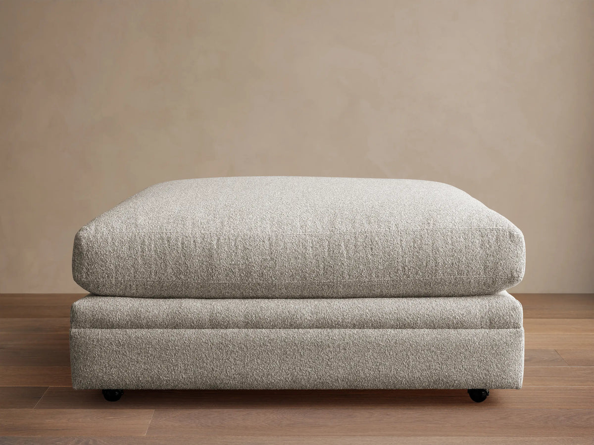 Pavo Ottoman